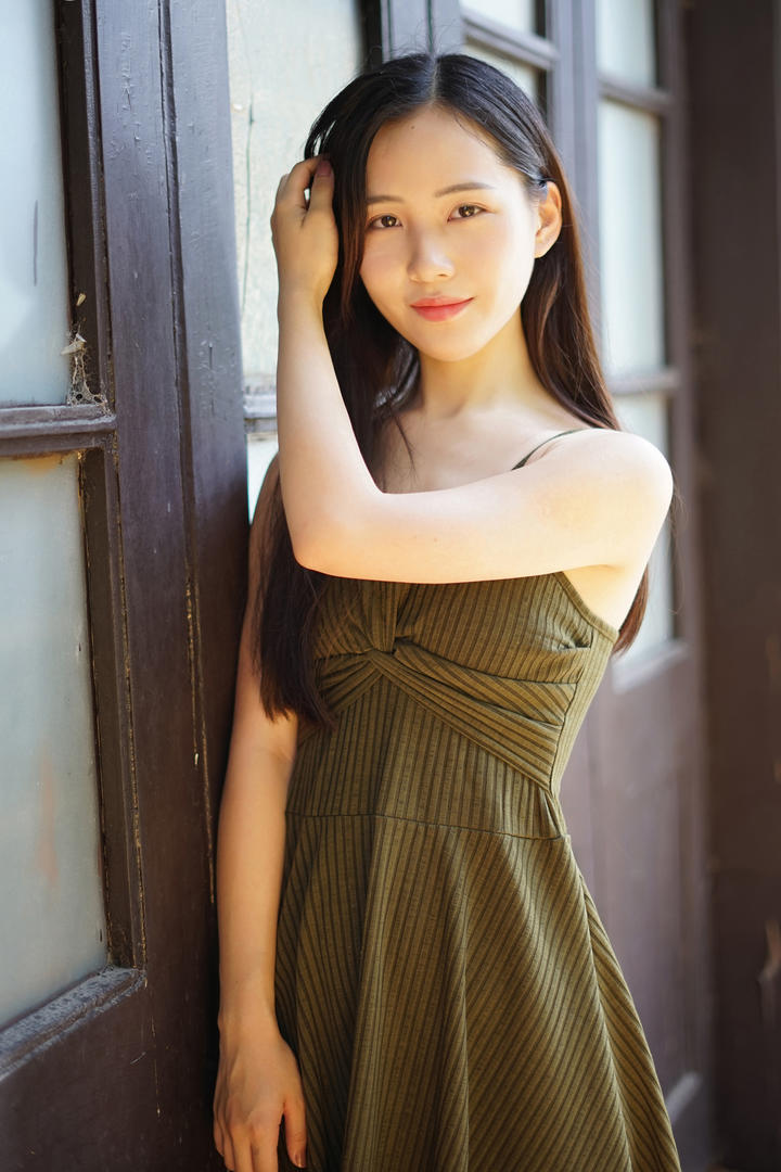 国产精品温柔气质美女模特写真图片