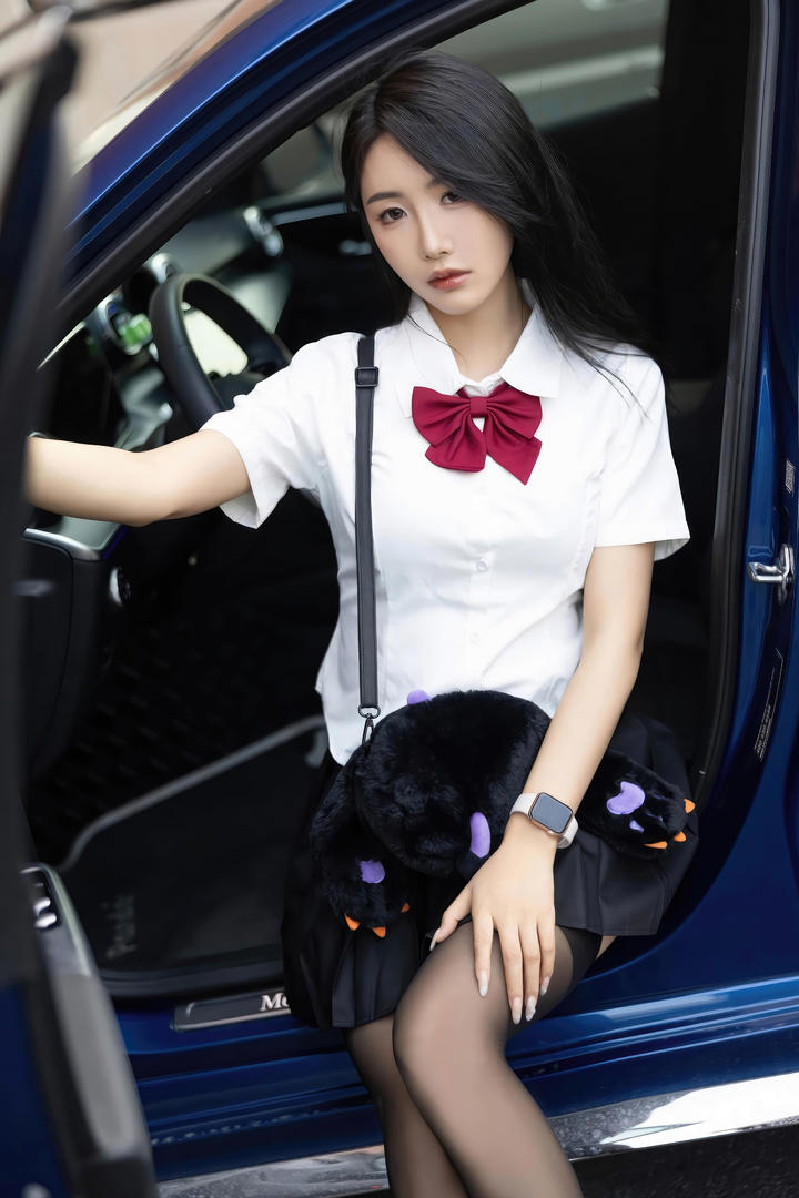 穿黑丝性感美女车模美女性感写真图片大全