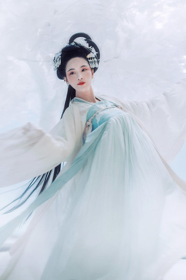 高清唯美古装汉服美女跳舞图片