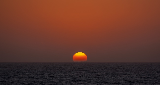 海上天空日落景观图片