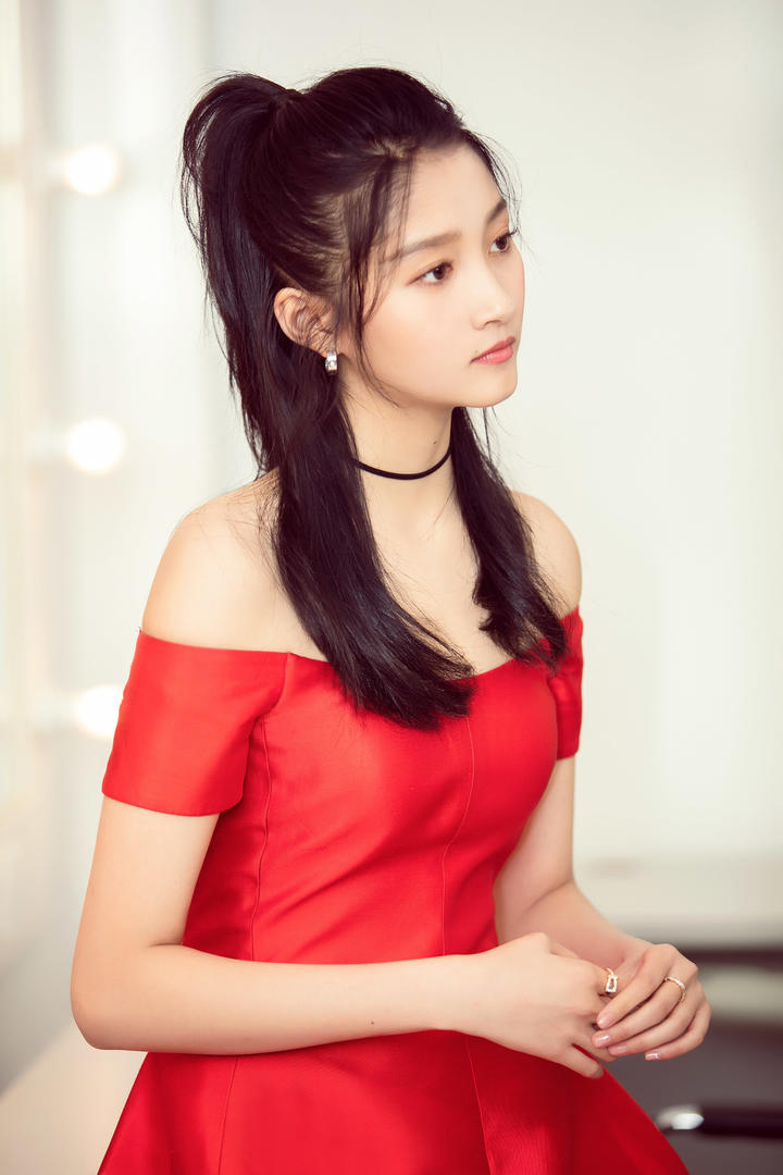 国内极品女明星关晓彤马尾辫发型写真图片