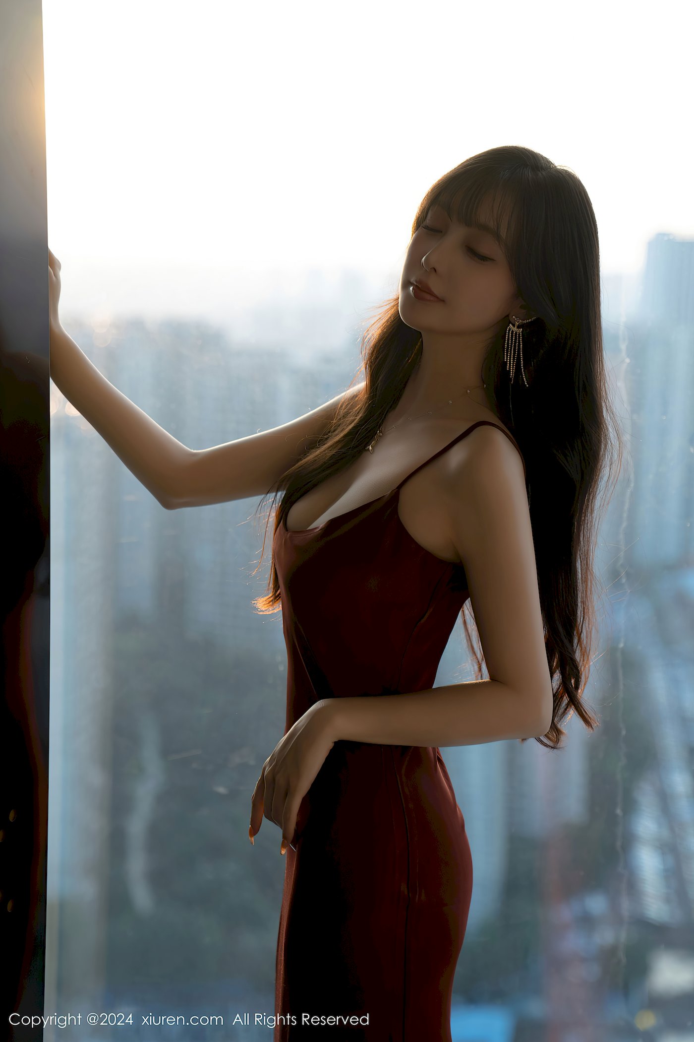 秀人网模特林星阑红色露肩连衣裙迷离丝足心愿旅拍