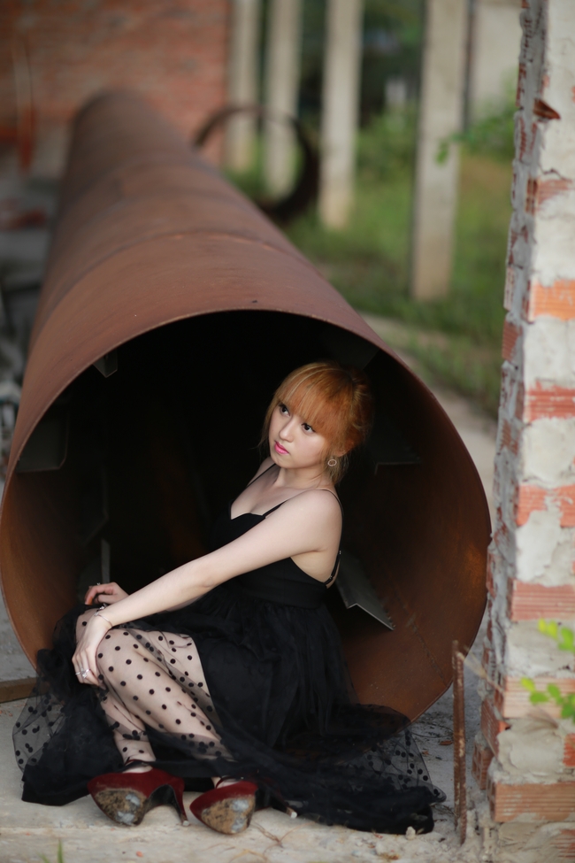 性感透丝袜少女美女户外人体写真图片