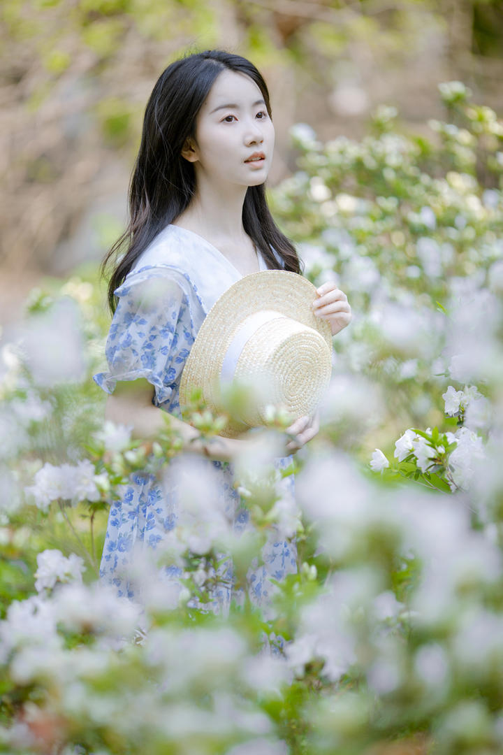 花丛中的清纯女孩高清壁纸图片大全