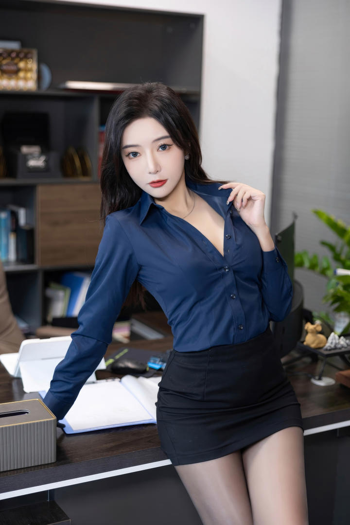 国模吧极品超短裙黑丝美女诱惑王馨瑶性感图片