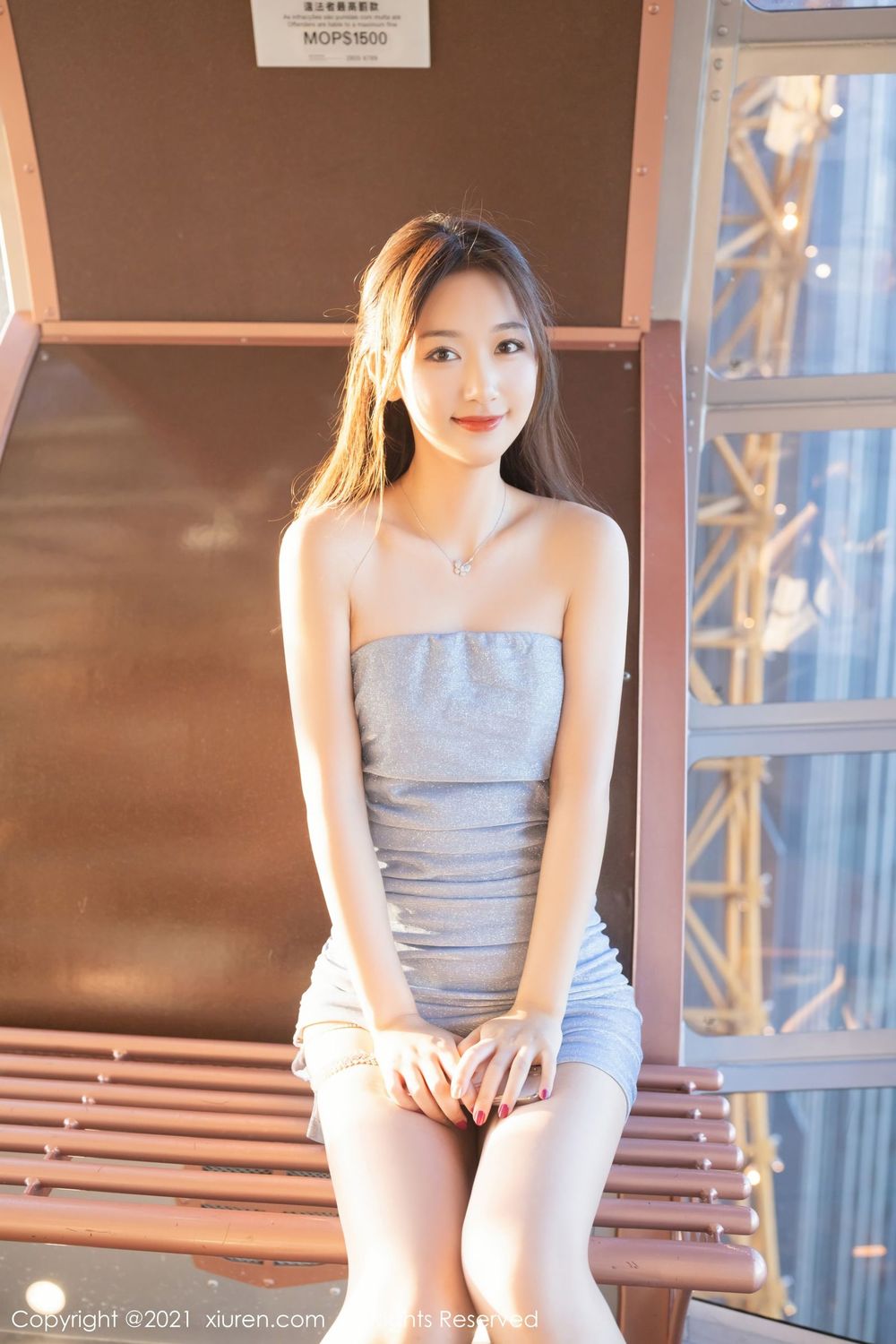 秀人网美女模特唐安琪抹胸开叉吊裙女友浪漫出行系列写真