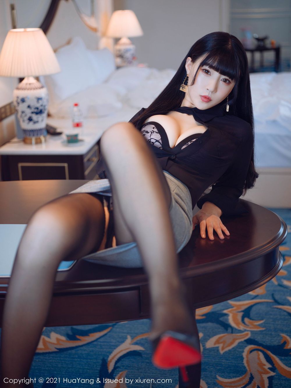 花漾Show性感女神Flower朱可儿惹火娇躯黑色情趣内衣厦门旅拍