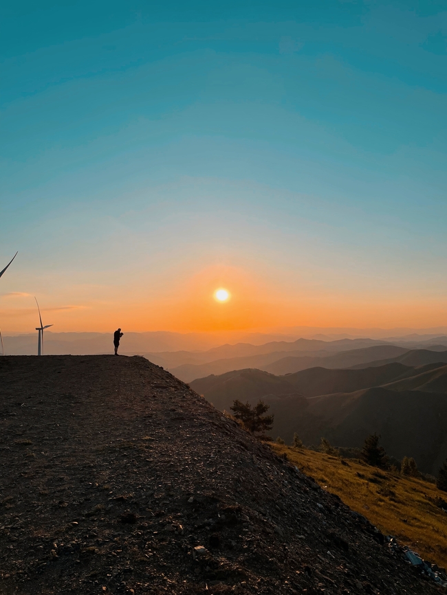 黄昏远山夕阳美景图片