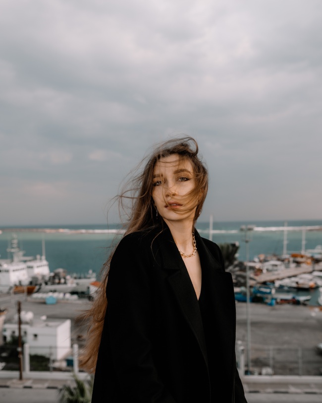 游艇中心美女写真图片