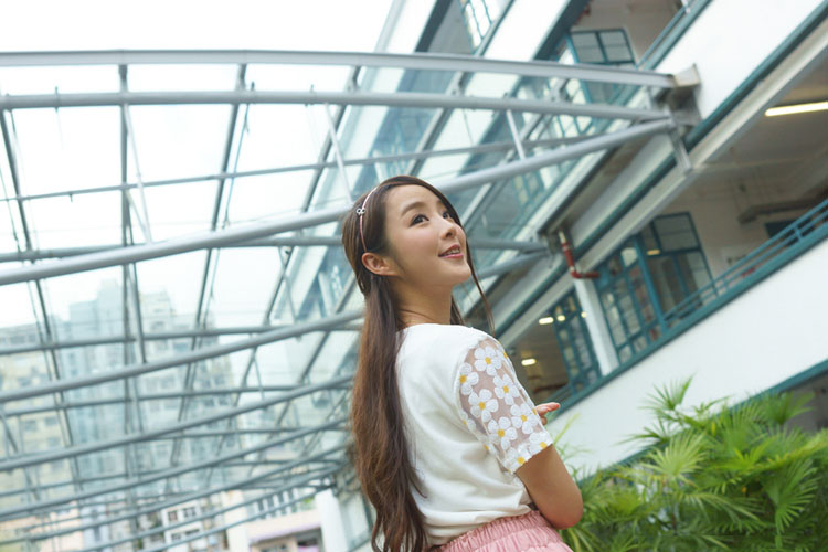 清纯少女的唯美笑容