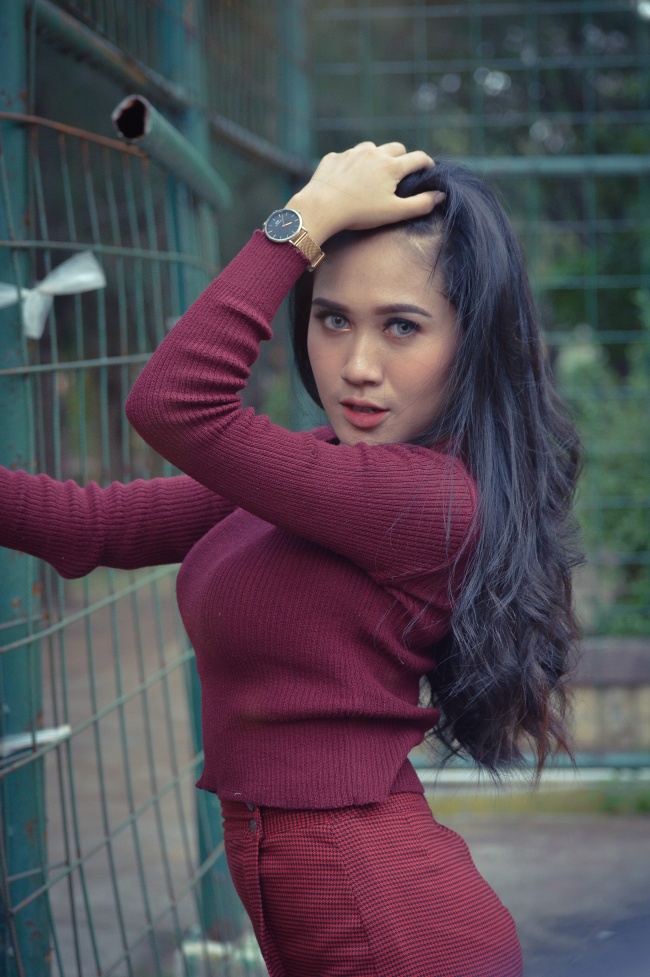 性感丰满翘臀美女写真图片