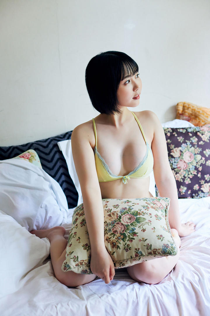 494949大但人文艺术美女性感床照图片