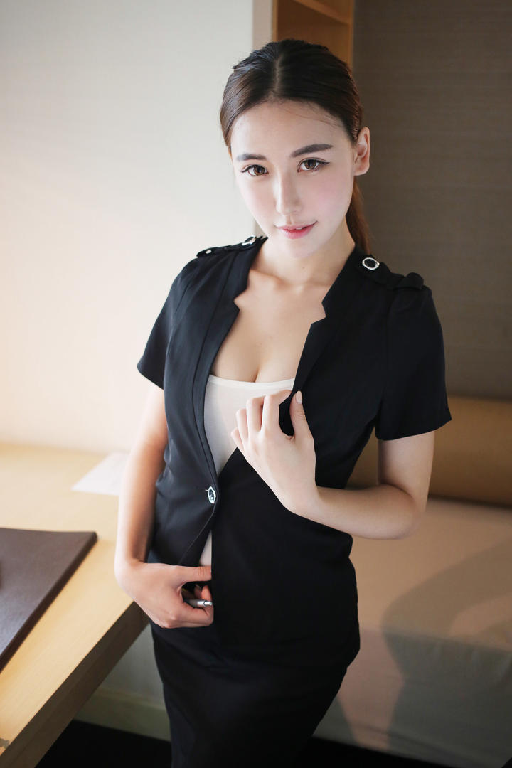 穿着职业装的高清极品美女写真图片