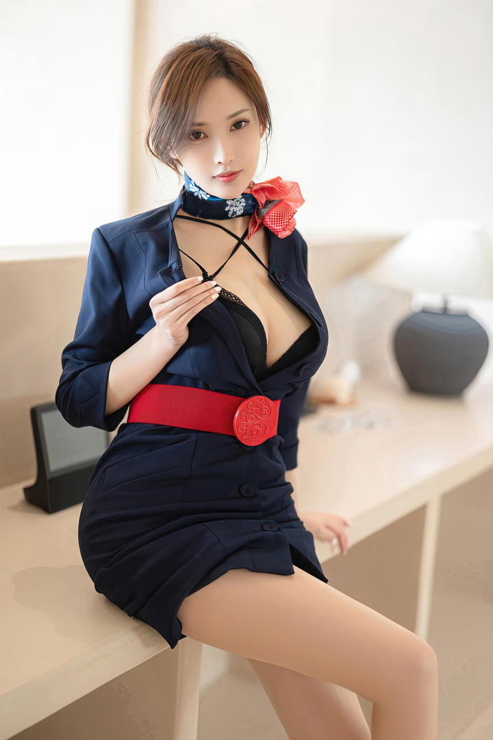 国产性感空姐大胆制服诱惑metart高清美女人体摄影图片