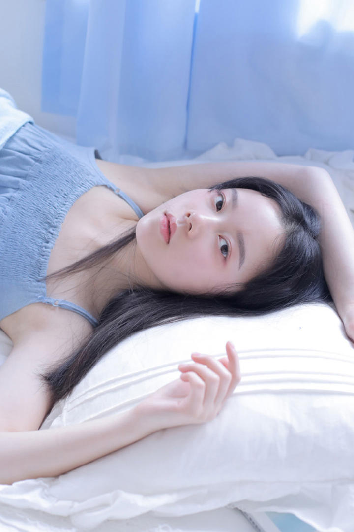 睡觉的极品气质清纯美女