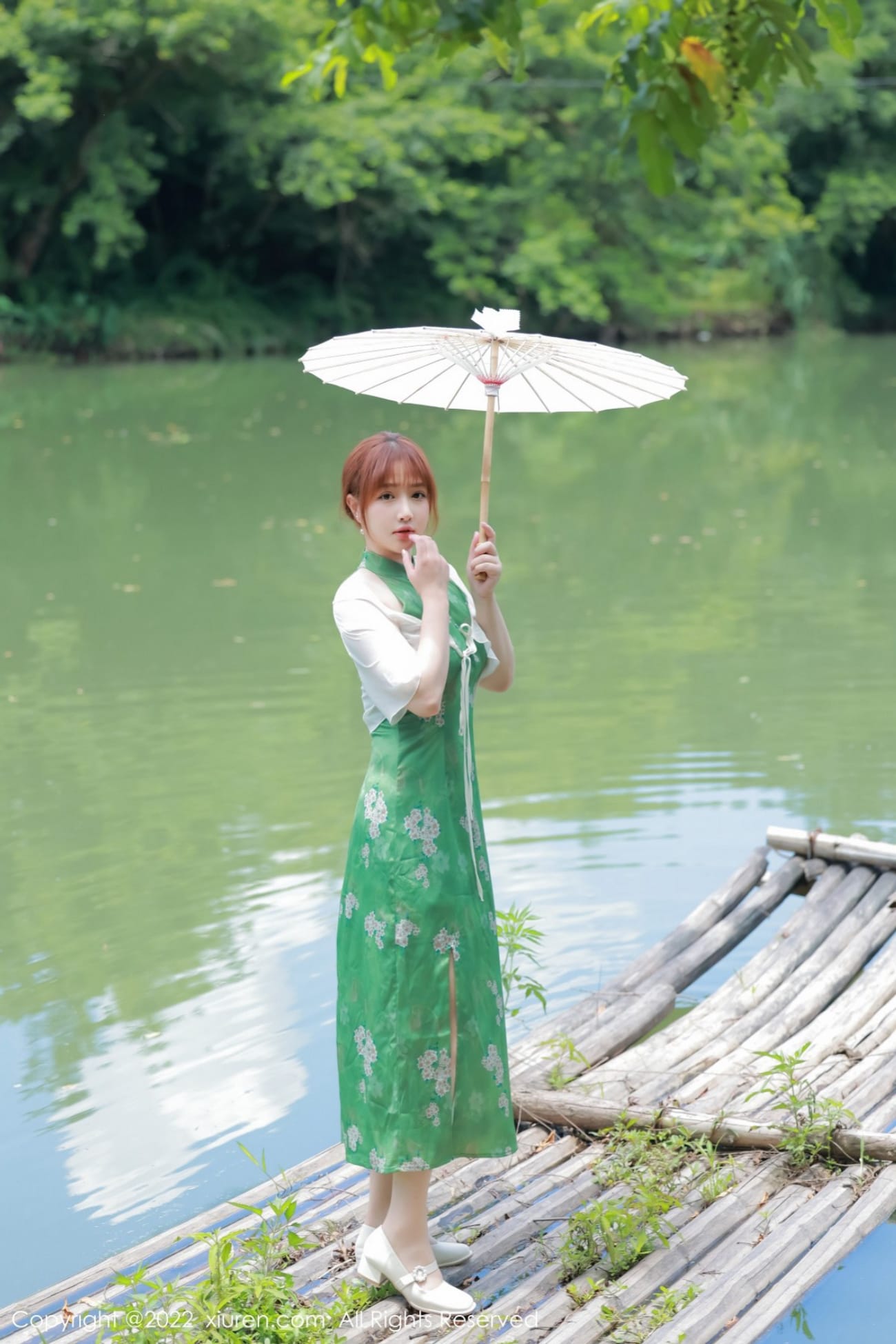 秀人网美女模特养乐多DoDo江南古典江边竹筏场景韵味写真