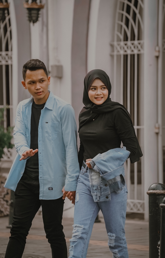 街拍出门逛街情侣图片