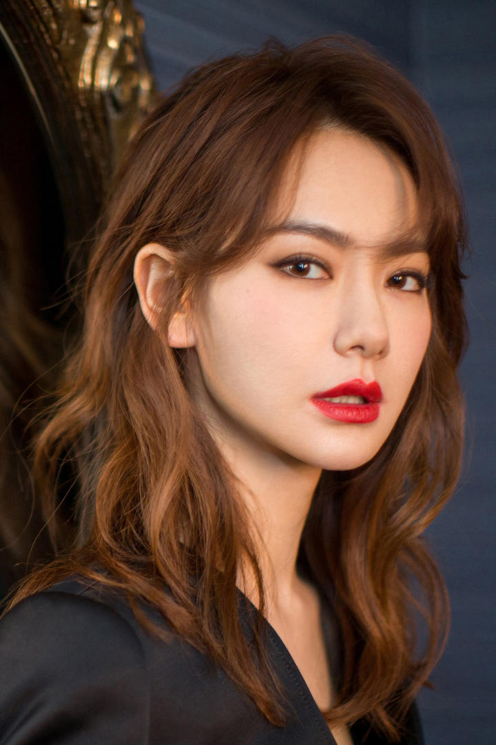 性感女星戚薇特写图片