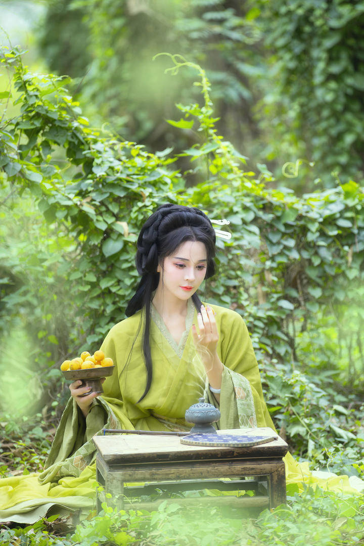 绿色古装美女艺术照
