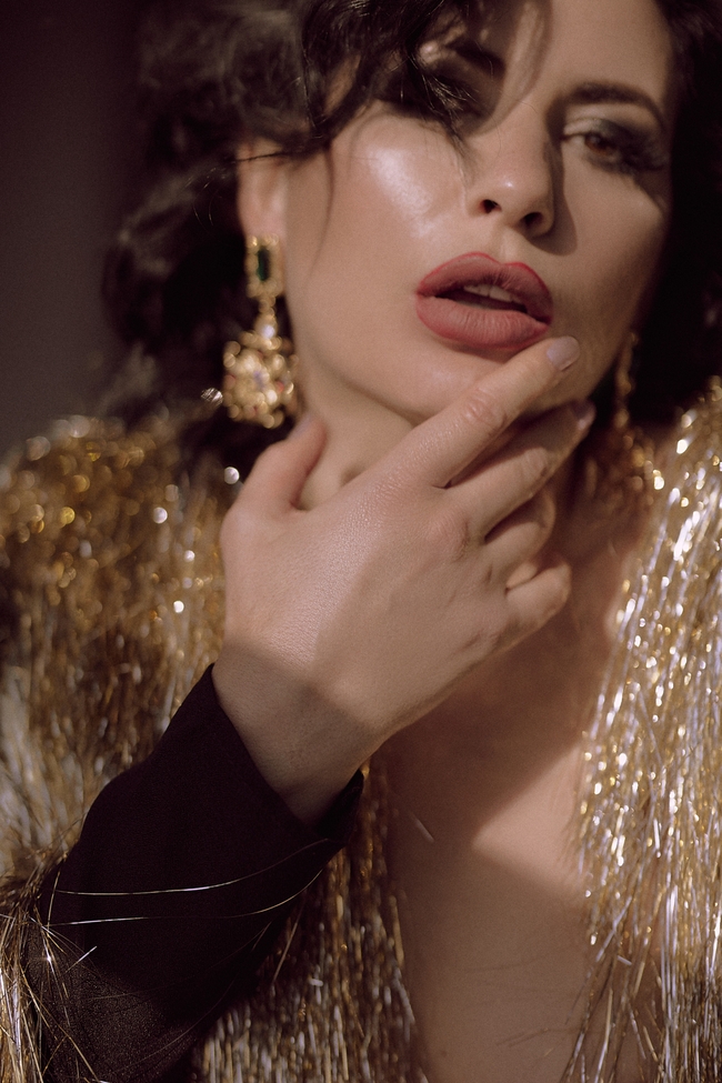 欧美大龄熟女风格性感美女写真图片