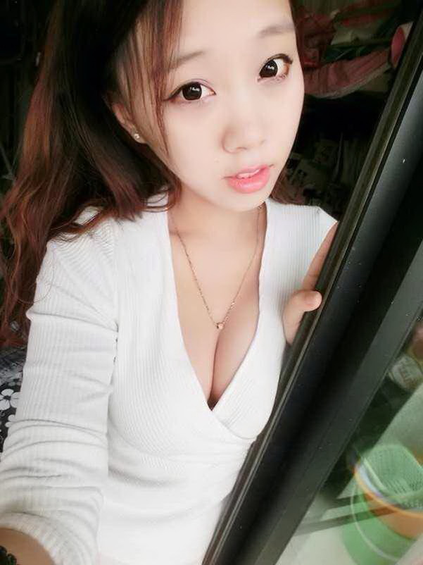 童颜巨乳张厶爻性感写真