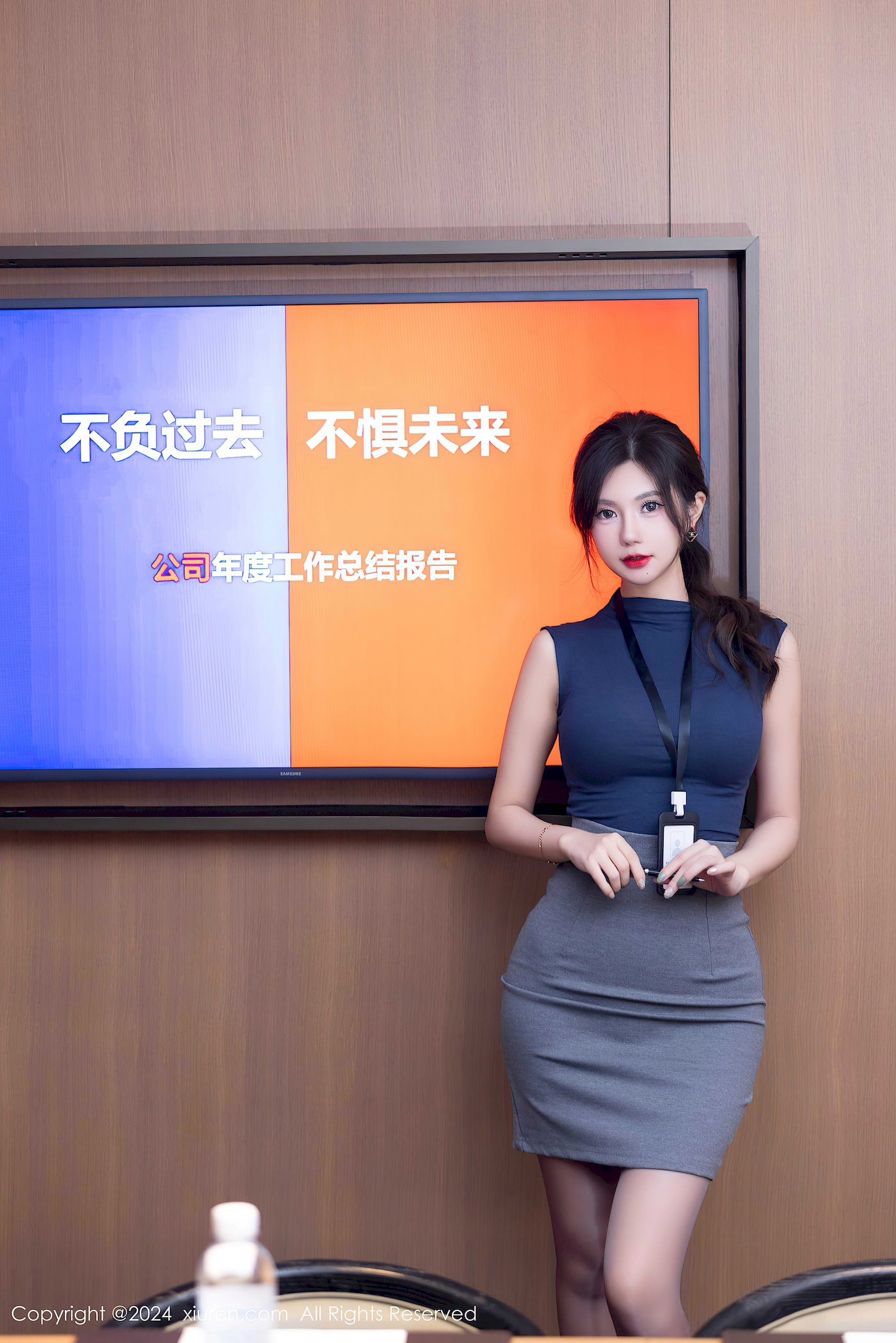 秀人网女神绮里嘉ula深色OL服饰魅惑黑丝心愿旅拍