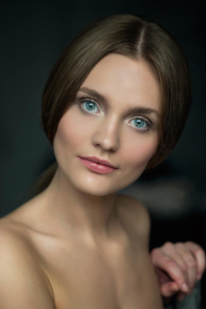 蓝色眼睛的欧美美女高清肖像写真