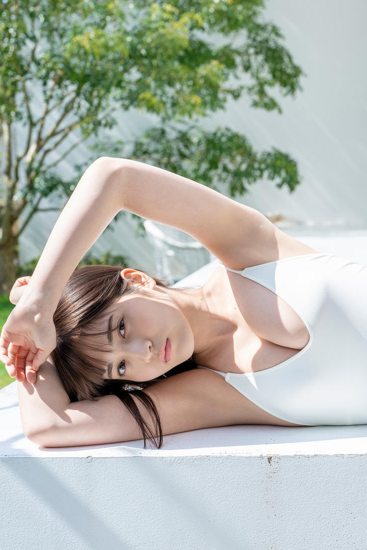 青草社区日本嫩模美女MM131大胸自拍