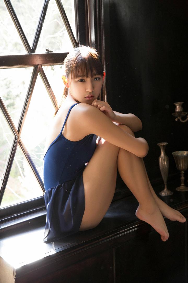 身材娇小的日本泳装美少女私房照图片