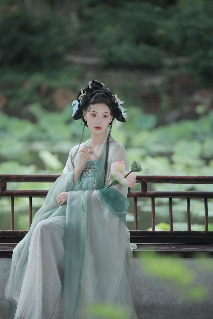 江南女子采荷唯美写真