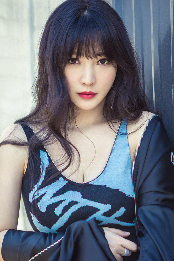 高清性感女神柳岩图片