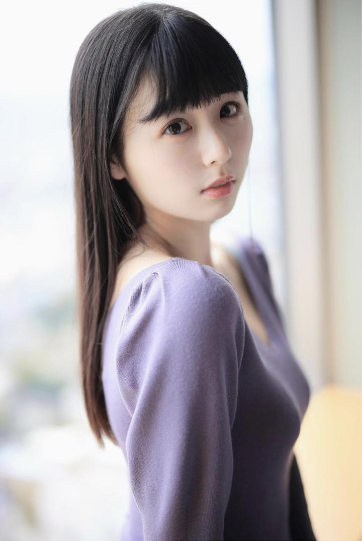 五官精致的日本美女高清手机壁纸图片在线下载