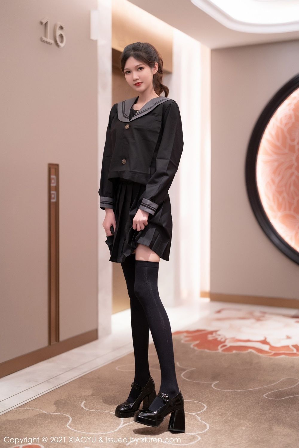 语画界美女模特程程程-学院风制服曼妙身姿性感私房写真