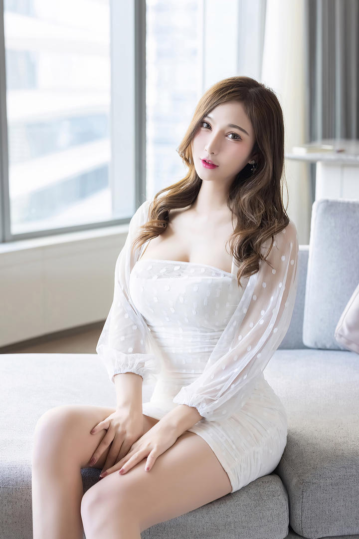 高质量白嫩气质女神短裙美腿诱惑写真图片