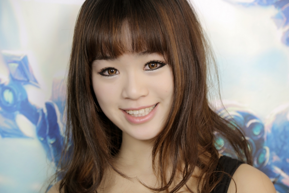 英雄联盟萌妹纸甜美笑容