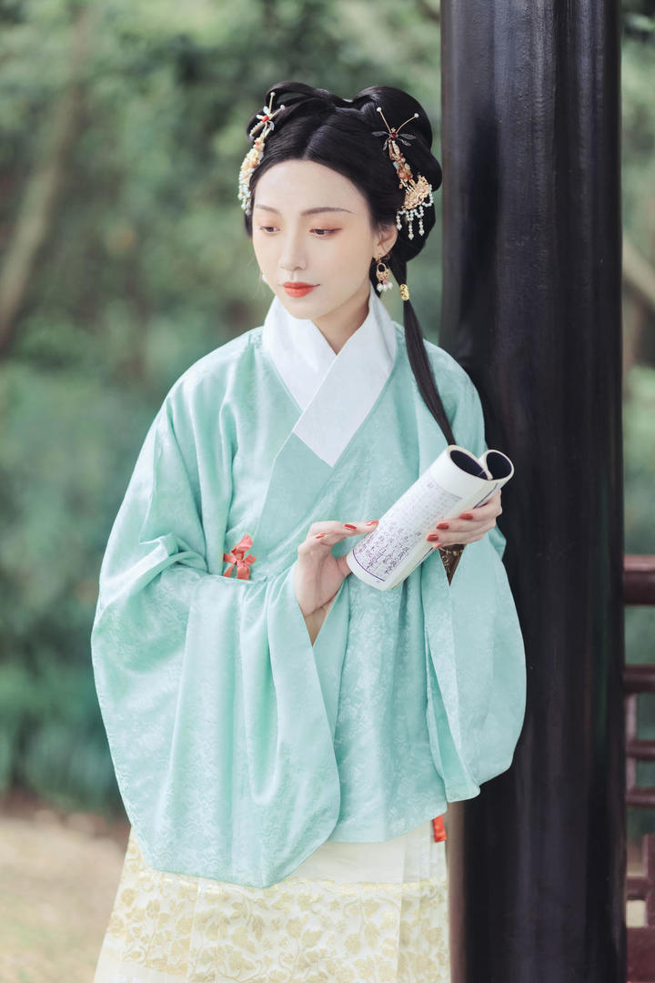 高清大家闺秀古装美女艺术写真图片