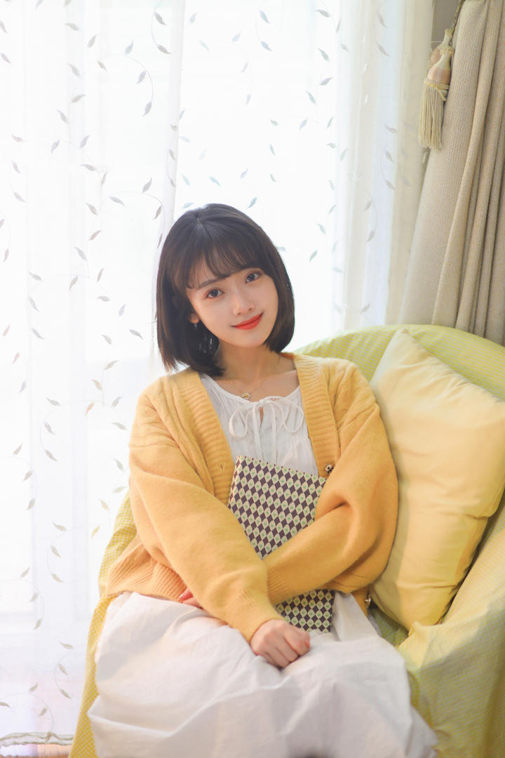 清秀短发小美女高清壁纸图片下载