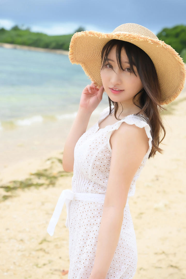 海边度假的清纯日本美女高清摄影写真套图