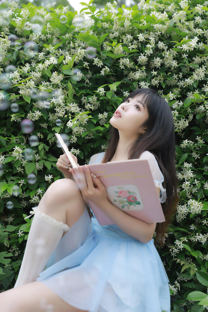 久久精品国产秀人网极品校花美女写真