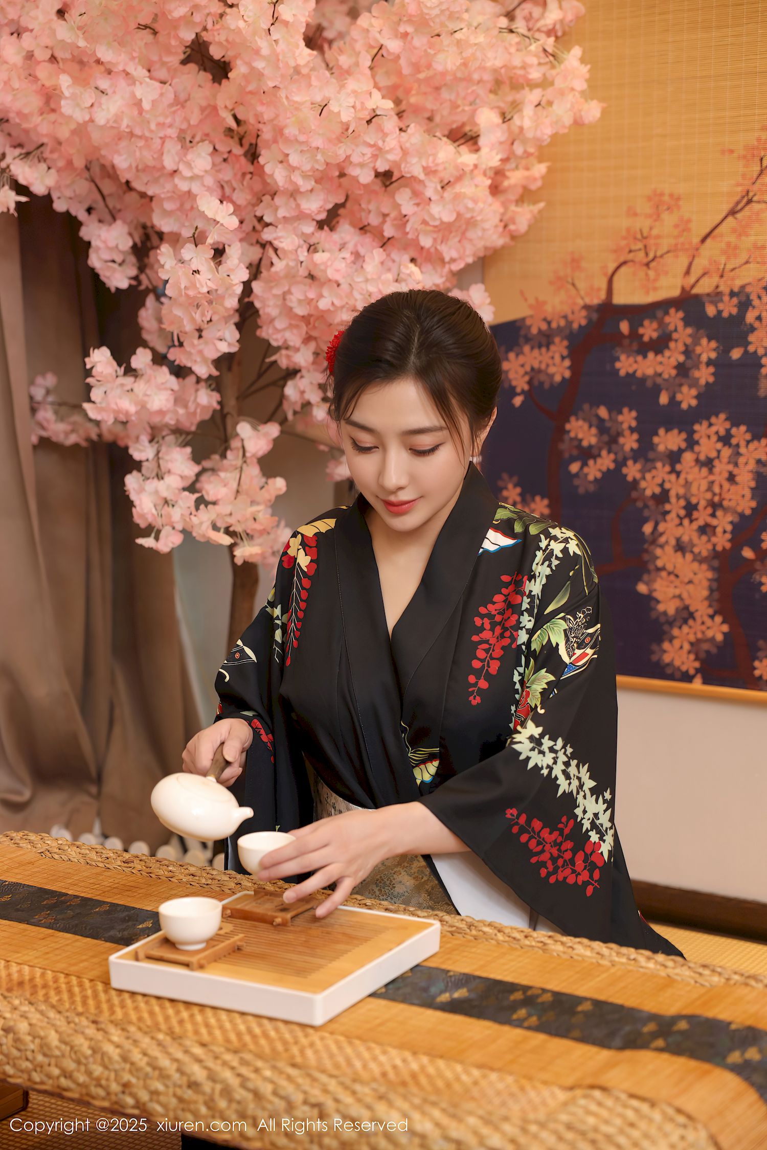 秀人网新人模特苏一诺黑色和服婀娜灵动性感写真