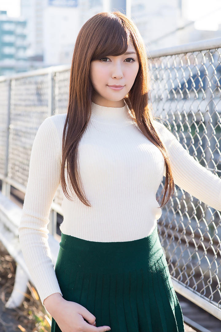 高清日本成熟美女户外写真图片