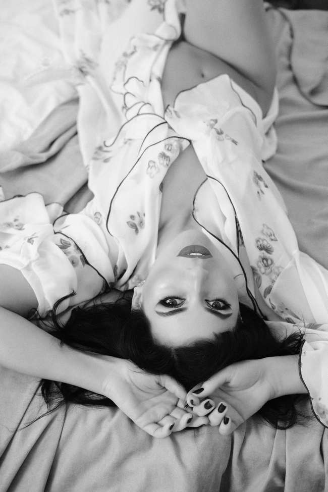 欧美床上睡衣美女性感图片写真