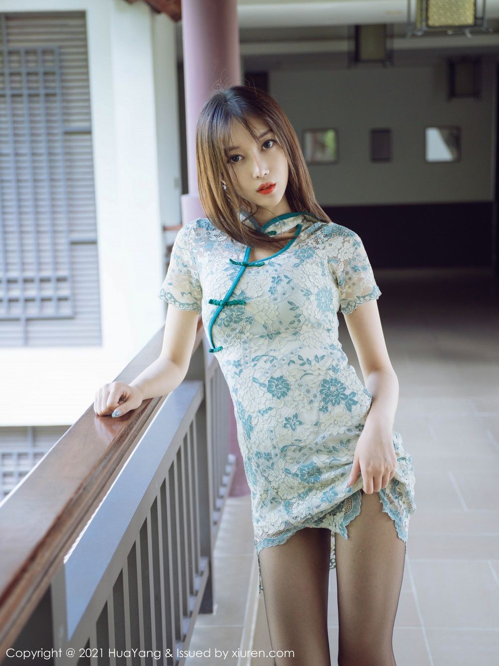 花漾Show丽质美人玥儿玥er青瓷色古典旗袍醉人心怀阳朔旅拍