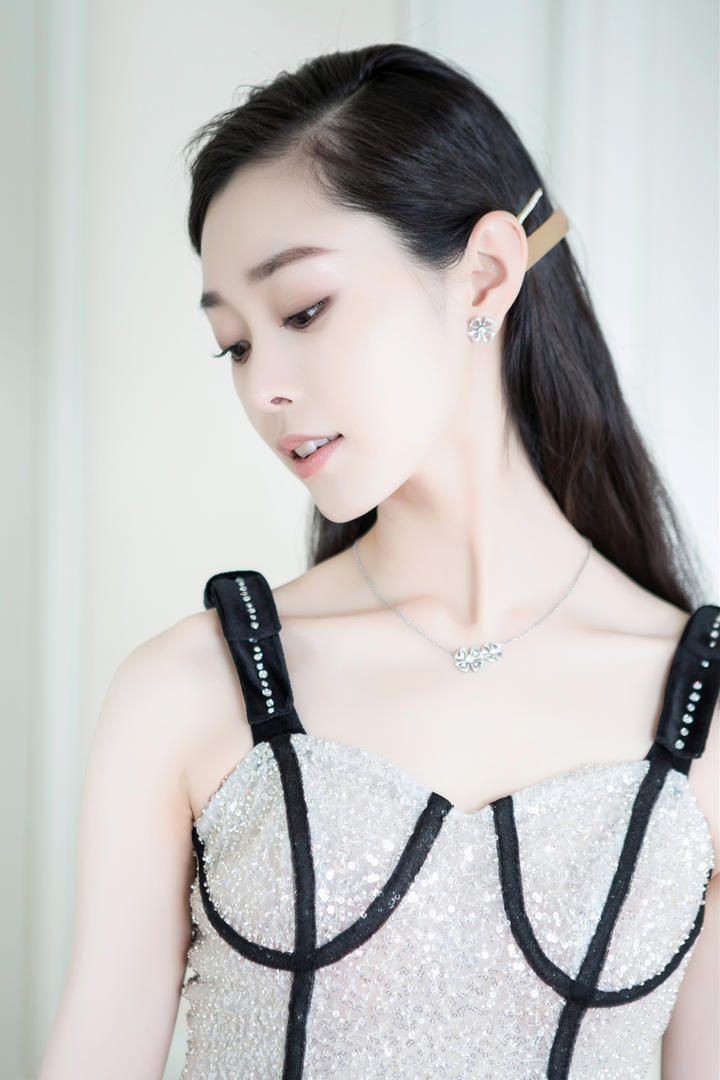 极品气质女星宋轶侧脸写真