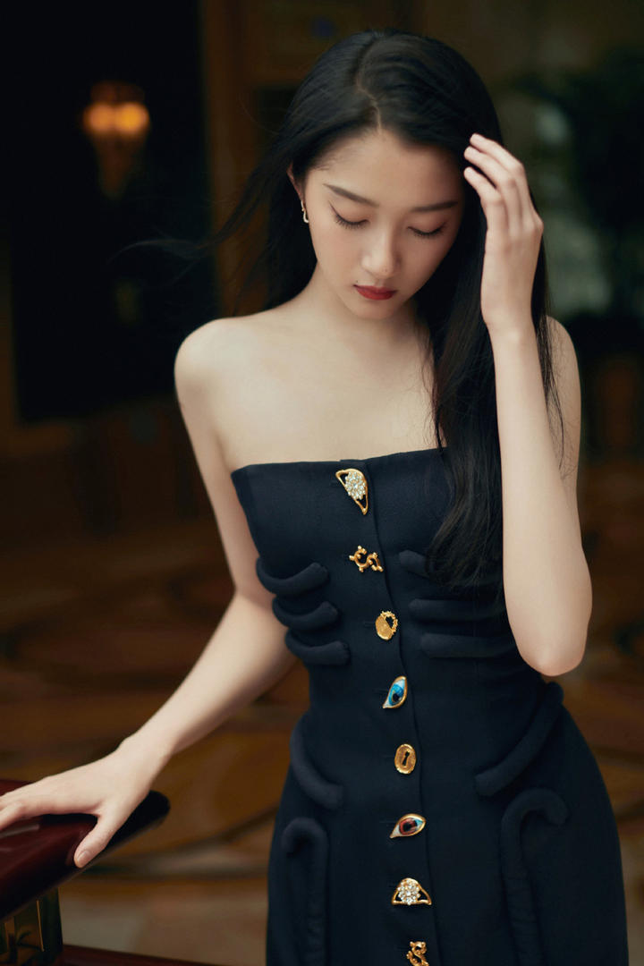 高清中国美女明星关晓彤图片