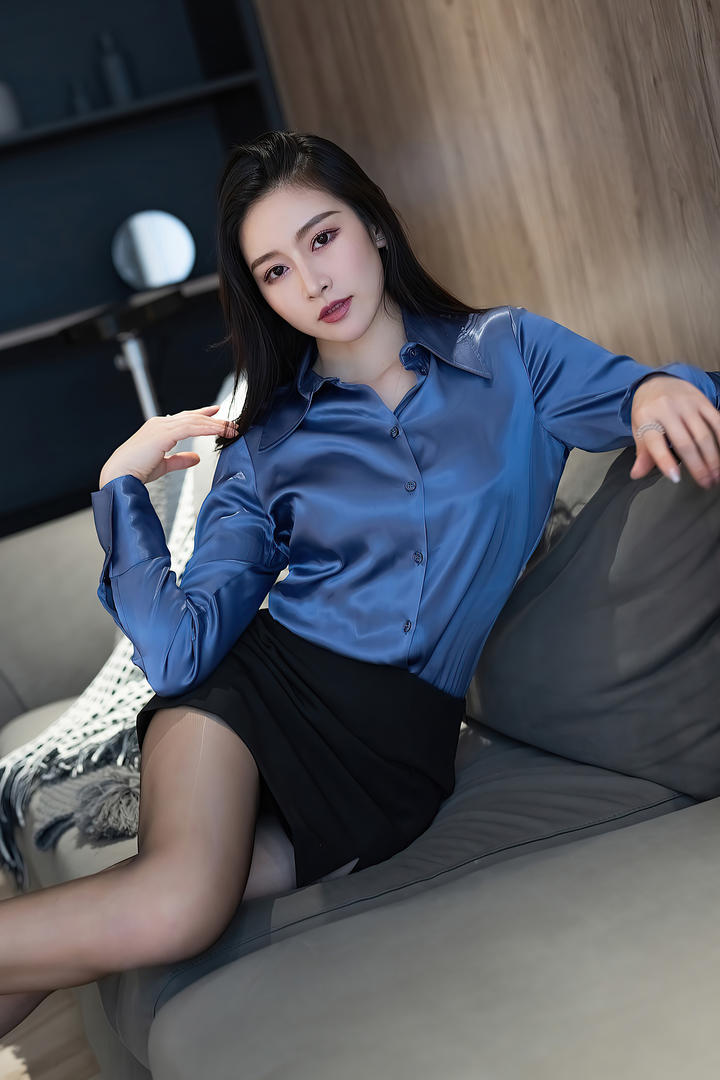亚洲嫩模Vanessa穿着性感黑丝写真图片