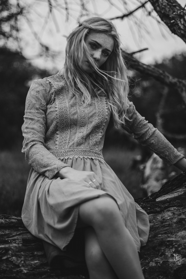 黑白艺术风人体美女图片