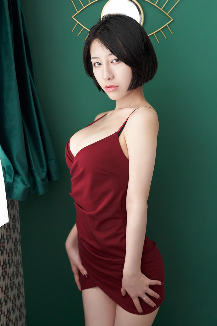 超清极品性感短发大胸美女诱惑写真图片