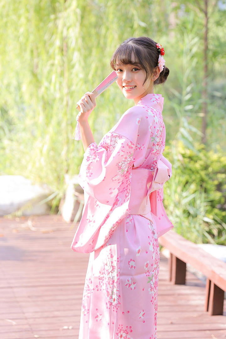 户外穿和服的日本女生写真