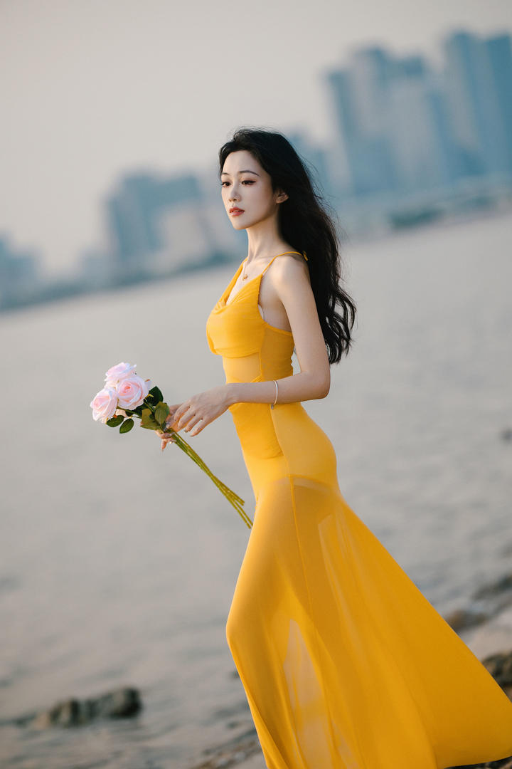 前凸后翘的上海名媛图片